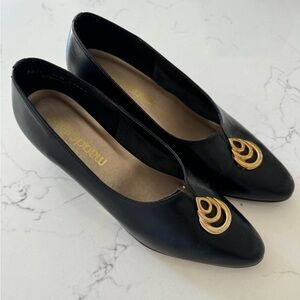 Vintage California Magdesians Leather Loafers pump with gold accents